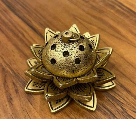 Brass Lotus Incense Holder – Handcrafted Lotus Flower Agarbatti Stand | Premium Solid Brass Ash Catcher for Sticks & Cones | Decorative Meditation, Yoga & Home Fragrance Burner | Traditional Indian Handicraft Décor